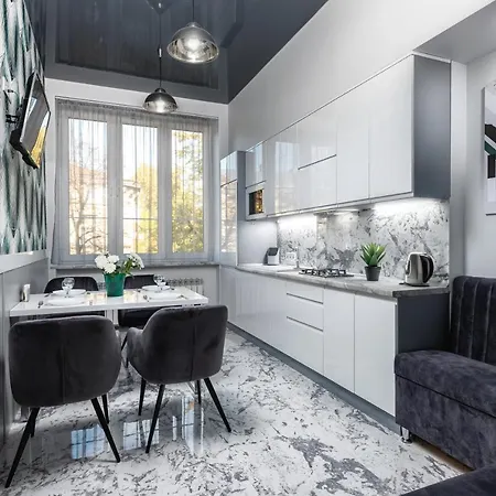 Levia Apartment-With 2 Bedrooms In The Old Town Lviv Exterior photo